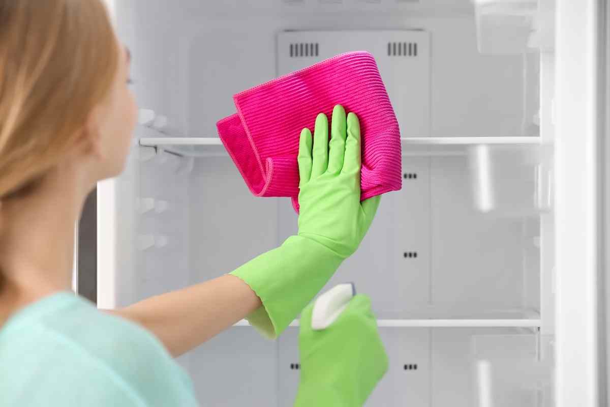 Il trucco per pulire il frigorifero 