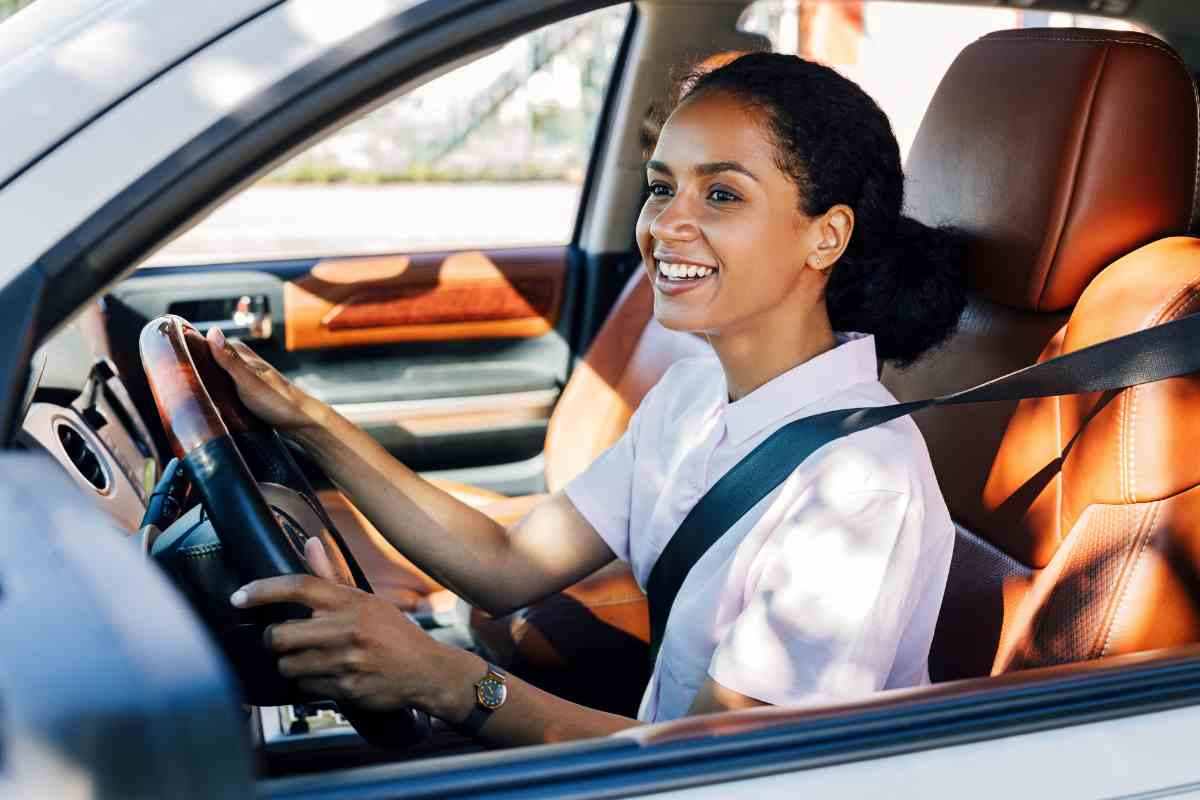 Rischi del guidare un'auto di un familiare