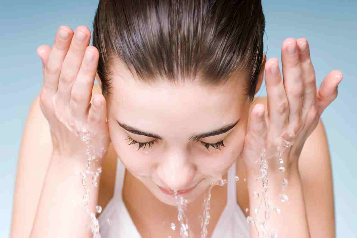 Perché è importante lavarsi il viso tutte le sere