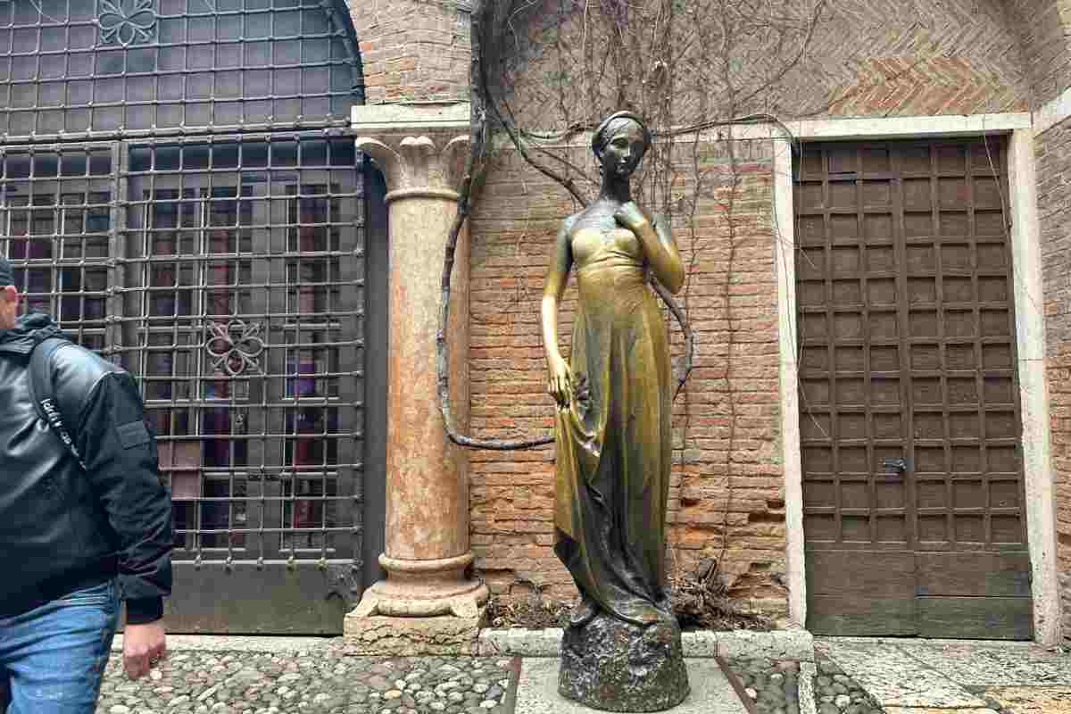Statua Giulietta Verona: cosa è successo